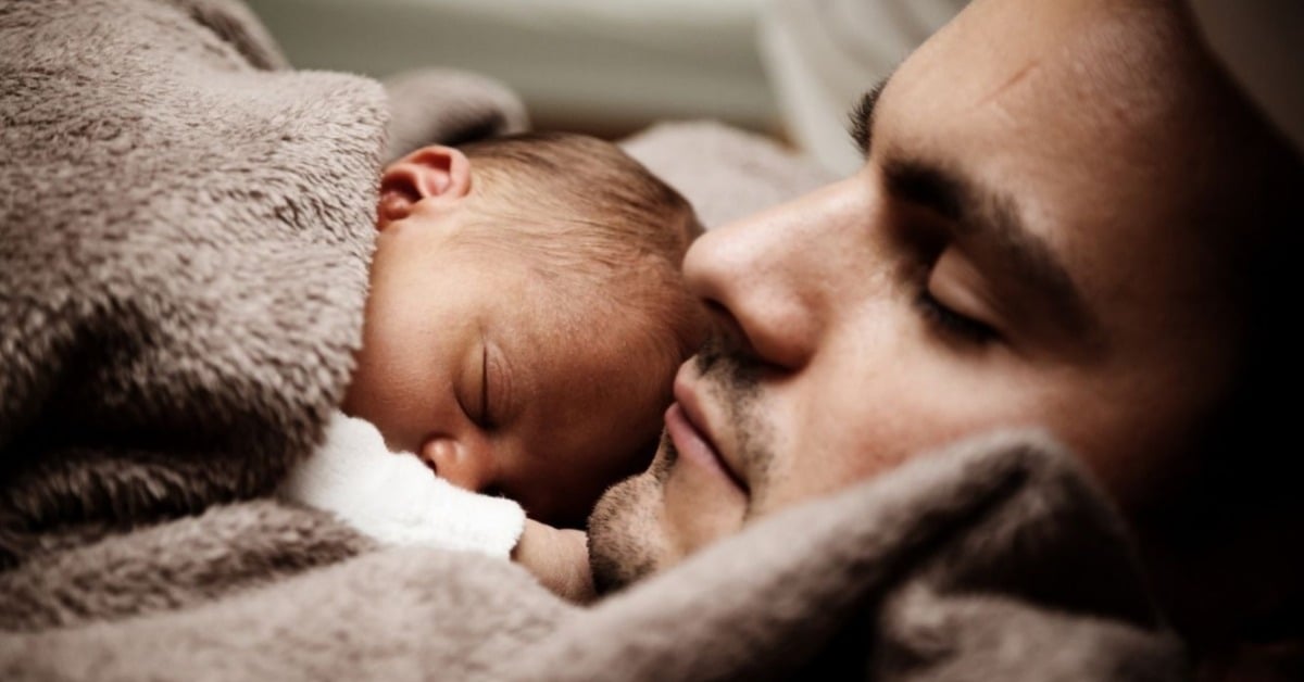 https://6691866.fs1.hubspotusercontent-na1.net/hubfs/6691866/Social%20Media%20Assets%20Blog/Dads/FB%20Dad%20holding%20new%20baby.jpeg